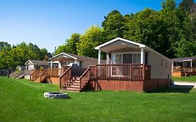 Mccreary'S Beach Resort